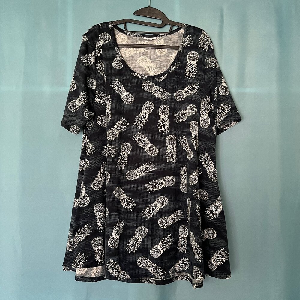 LuLaRoe Perfect T Dark Blue White Pineapple Design 2X